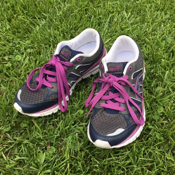 Avia Athletic Shoes - Picture 2 of 7